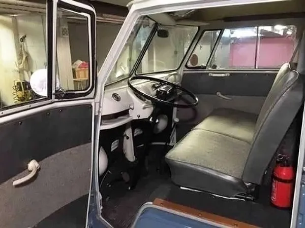 VOLKSWAGEN T1 KOMBI 