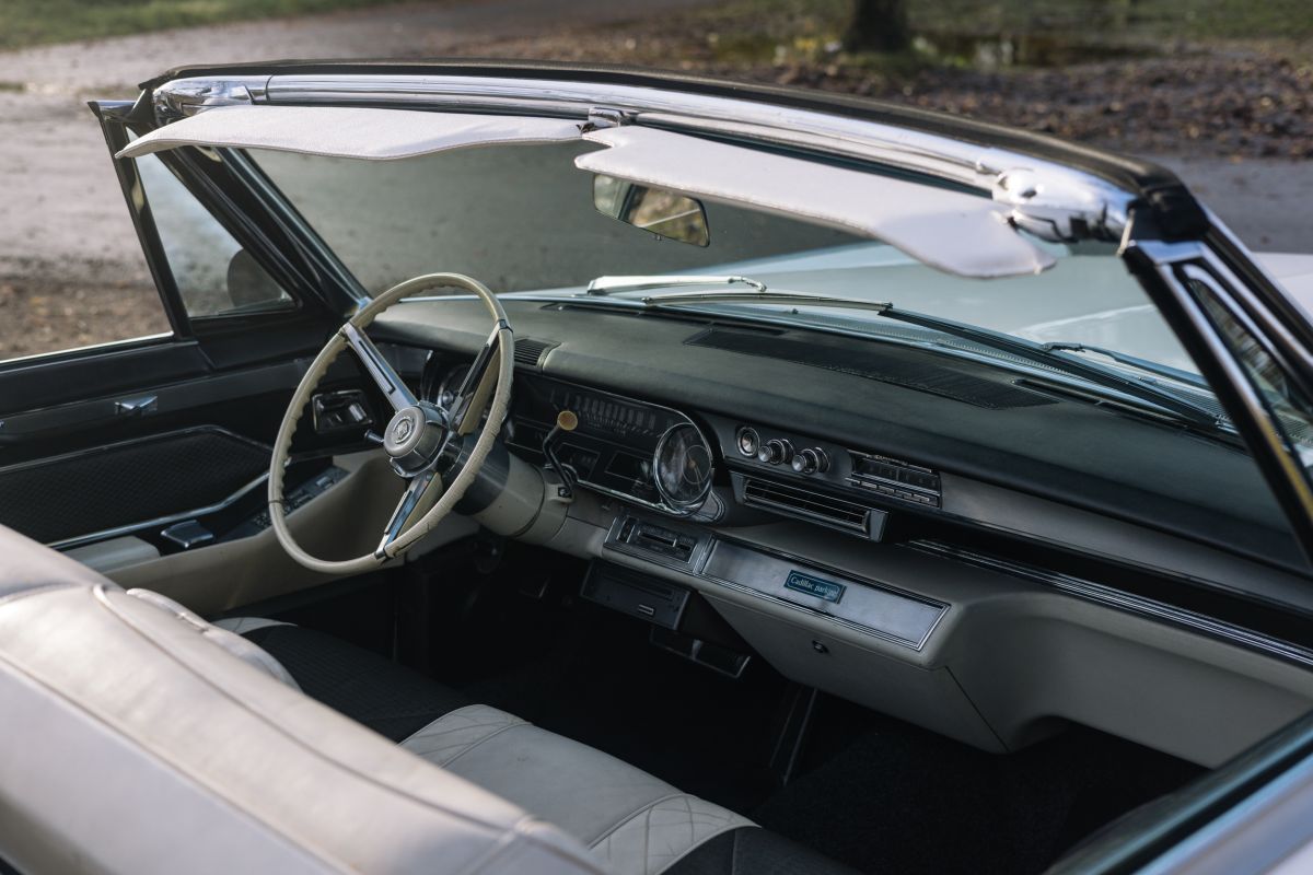 CADILLAC DeVille(1958-2005) 4-DOOR CONVERTIBLE ‘PHAETON’   