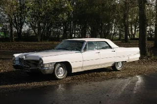 Foto 3 di 4: CADILLAC DeVille(1958-2005) 4-DOOR CONVERTIBLE ‘PHAETON’   