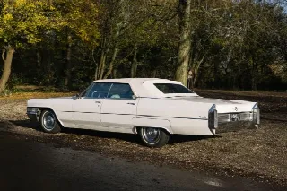 Foto 4 di 4: CADILLAC DeVille(1958-2005) 4-DOOR CONVERTIBLE ‘PHAETON’   