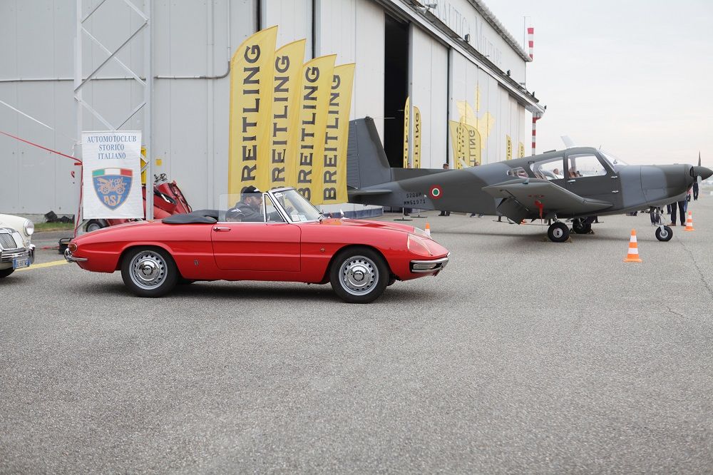 Le auto e moto d’epoca del Trofeo Milano pronte per una nuova sfilata al Castello Sforzesco. Al via la 13ˆedizione organizzata dal CMAE