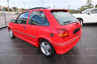 Foto 5 di 8: FORD Fiesta Turbo 
