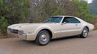Foto 6 di 6: OLDSMOBILE Toronado  