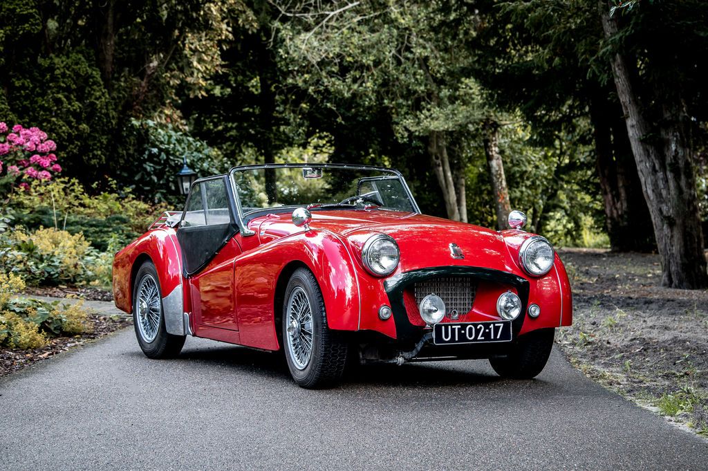 TRIUMPH TR2
