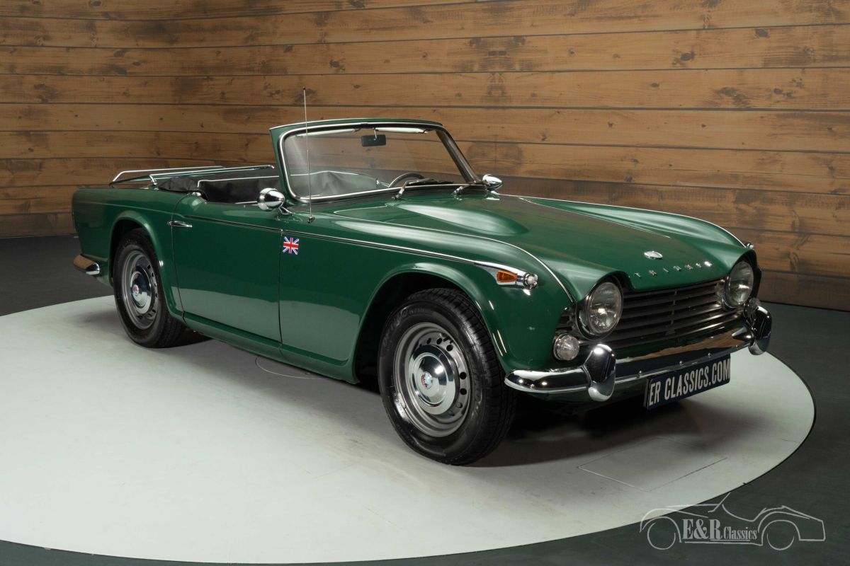 TRIUMPH TR4