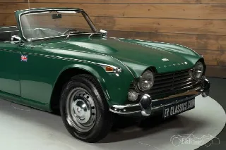 Foto 5 di 10: TRIUMPH TR4