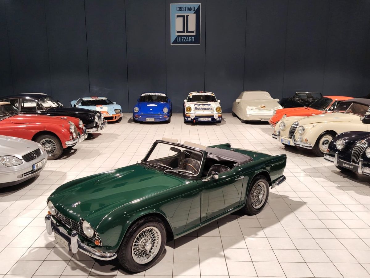 TRIUMPH TR4 ROADSTER 