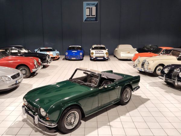 TRIUMPH TR4 ROADSTER 