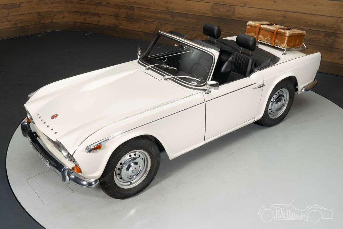TRIUMPH TR4