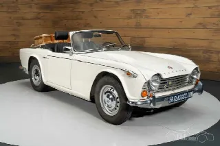 Foto 4 di 10: TRIUMPH TR4