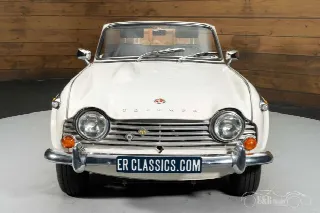 Foto 6 di 10: TRIUMPH TR4