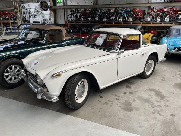 TRIUMPH TR4 A surrey 