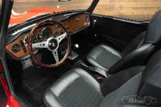 Foto 2 di 10: TRIUMPH TR6