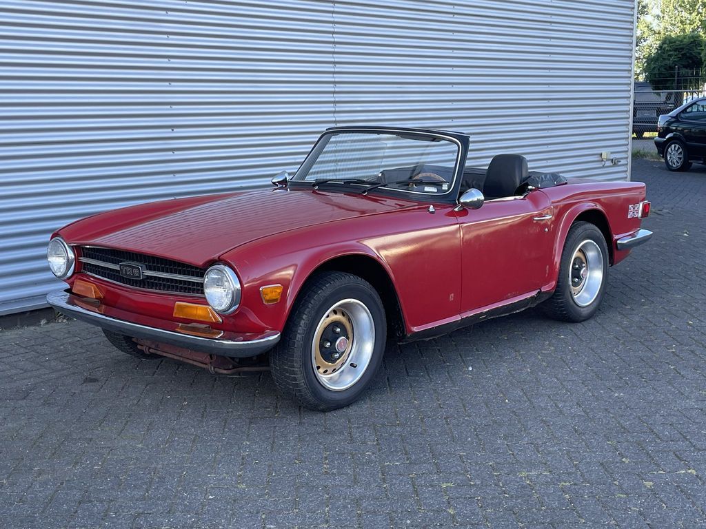 TRIUMPH TR6