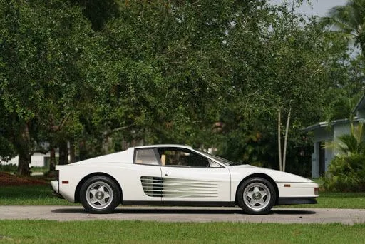 UNA FERRARI TESTAROSSA TUTTA BIANCA: MIAMI VICE