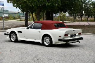 Foto 4 di 6: ASTON MARTIN V8 Vantage Volante 