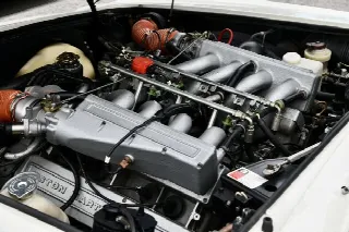 Foto 5 di 6: ASTON MARTIN V8 Vantage Volante 