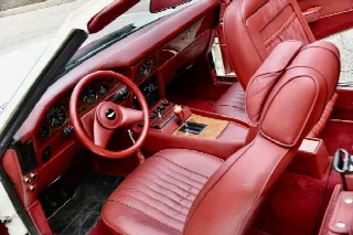 Foto 3 di 6: ASTON MARTIN V8 Vantage Volante 