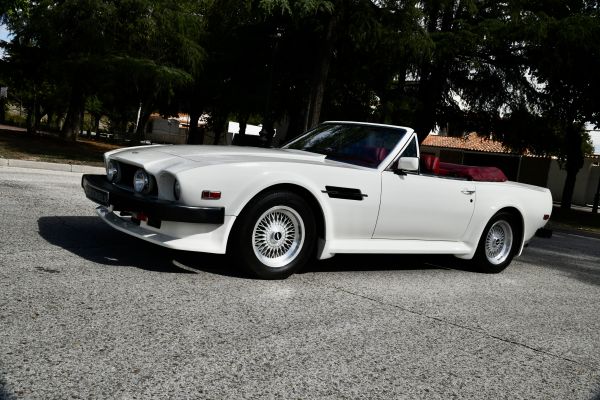 ASTON MARTIN V8 Vantage Volante 