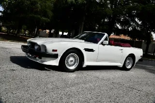 Foto 1 di 6: ASTON MARTIN V8 Vantage Volante 