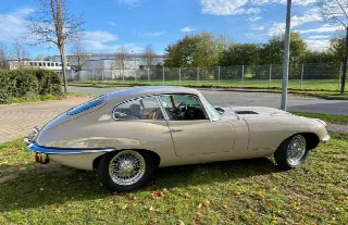 Foto 2 di 8: JAGUAR 4,2 E Type FHC Serie 2