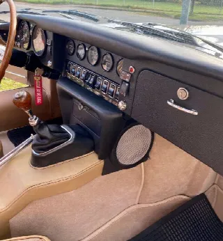 Foto 3 di 8: JAGUAR 4,2 E Type FHC Serie 2