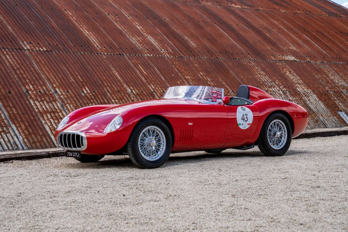 O.S.C.A. è l’acronimo di Officine Specializzate Costruzione Automobili.