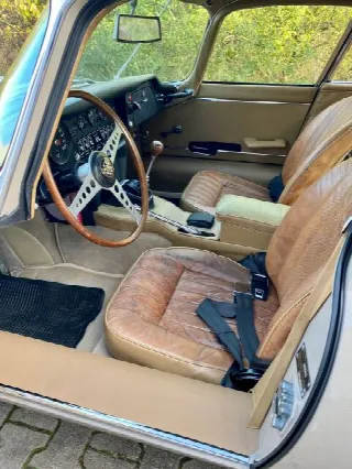 Foto 7 di 8: JAGUAR 4,2 E Type FHC Serie 2
