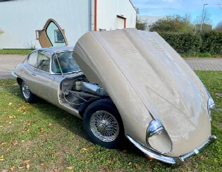 Foto 4 di 8: JAGUAR 4,2 E Type FHC Serie 2