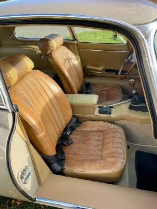 Foto 8 di 8: JAGUAR 4,2 E Type FHC Serie 2