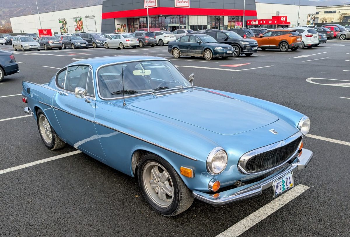 VOLVO P1800    