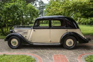 Foto 2 di 3: RENAULT Celtaquatre Berlina