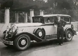 Foto 3 di 3: MARMON Big Eight Five-Passenger Sedan  