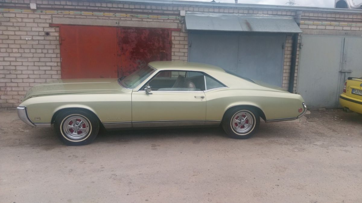 BUICK Riviera    