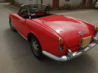 Foto 5 di 8: ALFA ROMEO Giulietta Spider 
