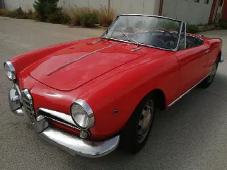 Foto 4 di 8: ALFA ROMEO Giulietta Spider 
