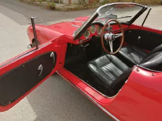 Foto 6 di 8: ALFA ROMEO Giulietta Spider 