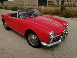 Foto 7 di 8: ALFA ROMEO Giulietta Spider 