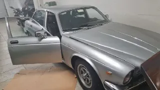 Foto 1 di 12: JAGUAR Daimler Double Six - 5.3 - 12 cilindri   