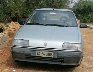 Foto 5 di 6: RENAULT 5 PORTE