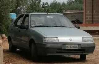 Foto 2 di 6: RENAULT 5 PORTE