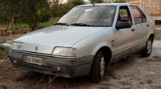 Foto 4 di 6: RENAULT 5 PORTE