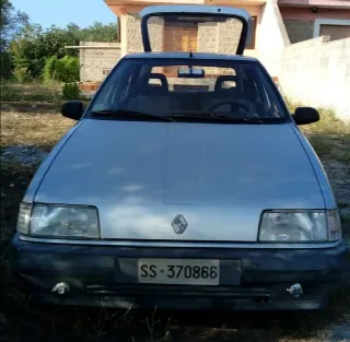 Foto 6 di 6: RENAULT 5 PORTE