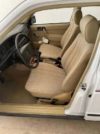 Foto 3 di 4: DAIMLER 190 E  