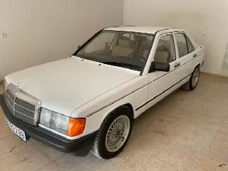 Foto 2 di 4: DAIMLER 190 E  