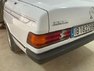 Foto 4 di 4: DAIMLER 190 E  
