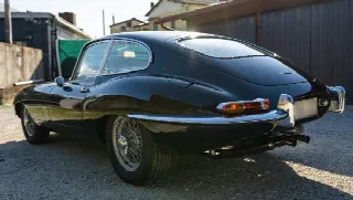 Foto 5 di 8: JAGUAR E-Type SI (1961-1968) 3.8 