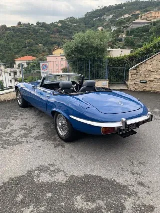 Foto 8 di 11: JAGUAR E-TYPE SIII (1971-1975) 5.300 cc 