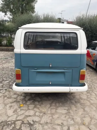 Foto 2 di 17: Volkswagen T2 b minibus 9 posti