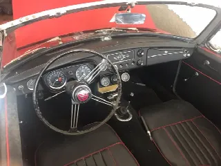 Foto 10 di 10: MG B cabriolet  